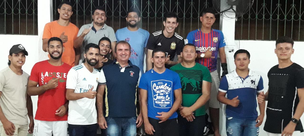 Louro da Vivi participa de reunião com próxima turma de marinheiros navais