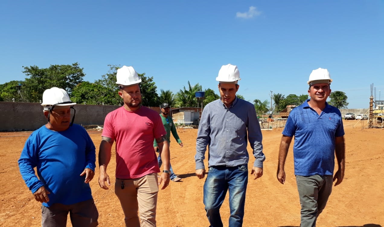 Vereadores acompanham andamento das obras da nova escola
