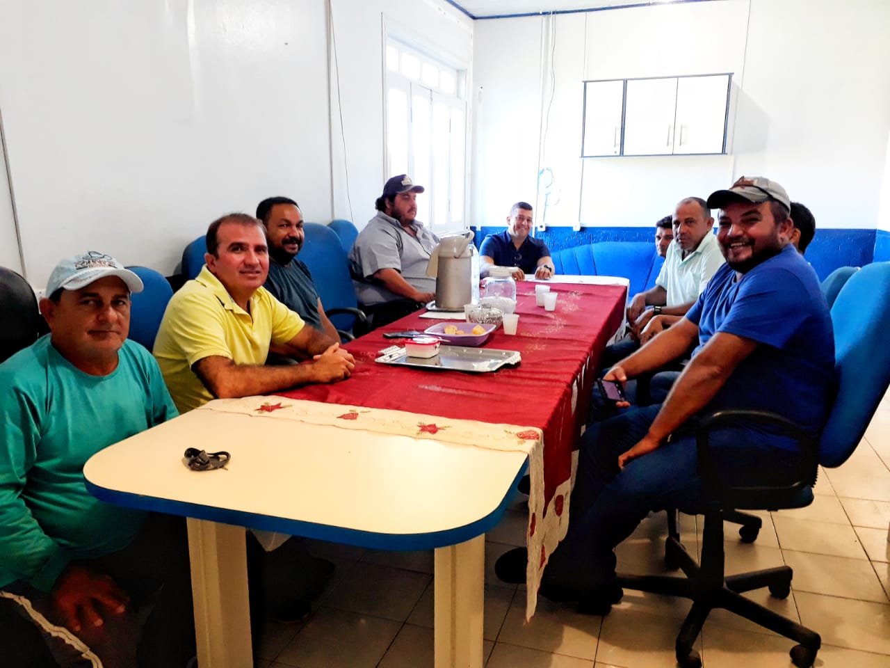 Vereadores e vice-prefeito participam de reunião com fazendeiros e produtores rurais 